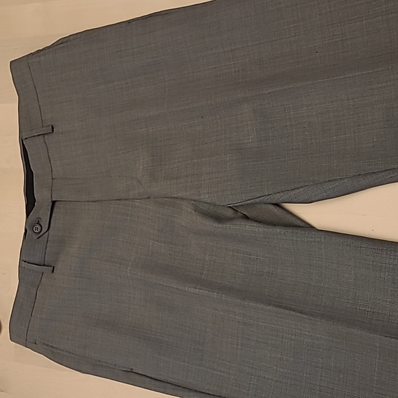 EUC Jos. A. Bank 100% Wool Signature Gold Traditional Fit Suit - Picture 12 of 17